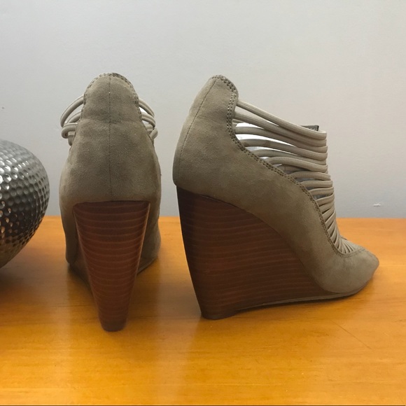 🦋Edgy Stylish Wedges!! - Picture 5 of 5